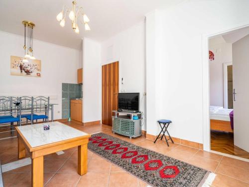 Studio apartment Peco with balcony