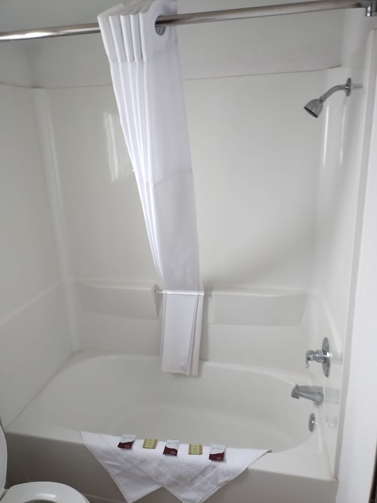 First Interstate Inn - photo 5