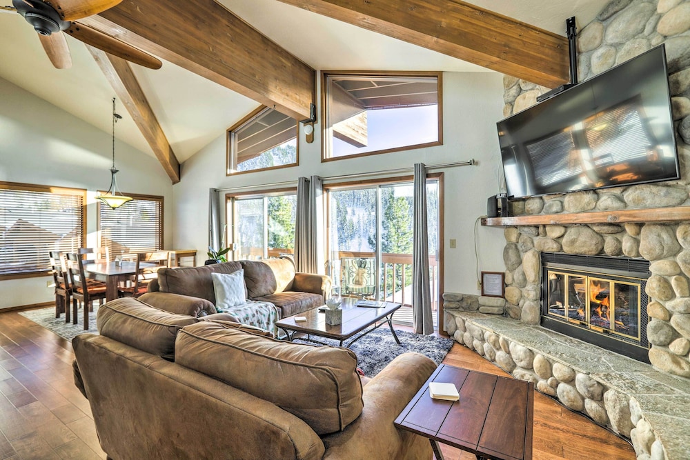 Steps to Diamond Peak Incline Village Condo — 4-Star Luxury Hotel in Incline Village, United States