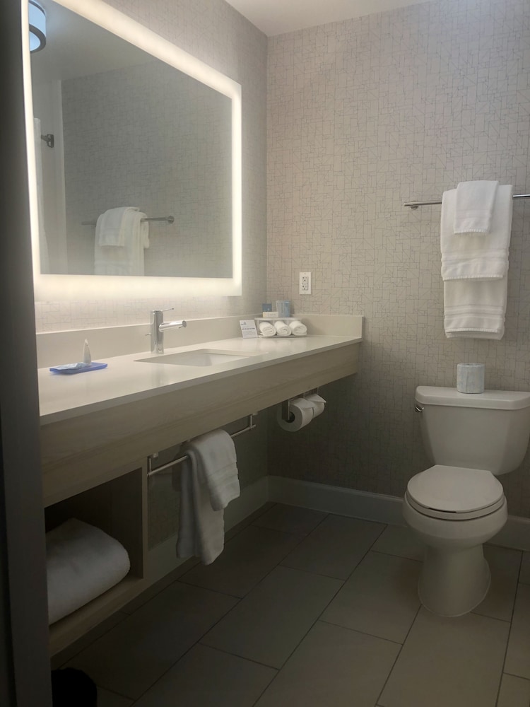 Holiday Inn Express Ft Bragg by IHG - photo 27