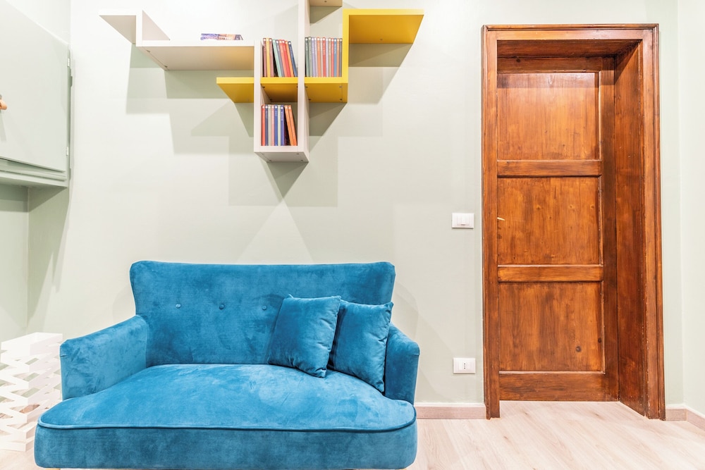 HouSmart Emilia Levante 98 — 4-Star Luxury Hotel in Bologna, Italy