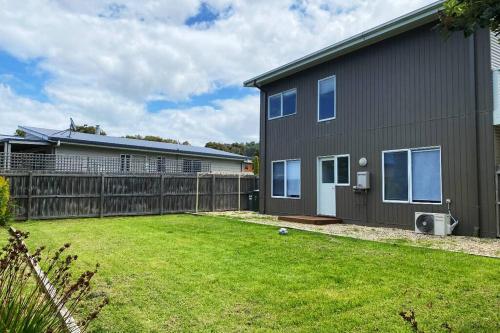 Charlie s Beach House 1Block to Beach Pet Friendly — 4-Star Luxury Hotel in Apollo Bay, Australia