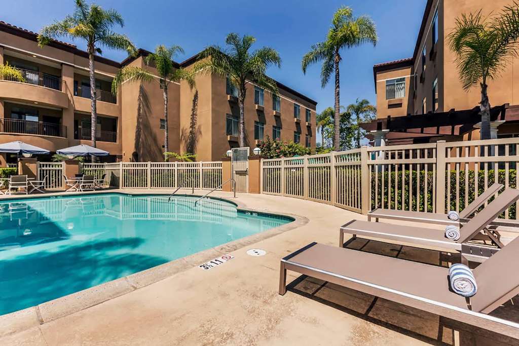 Ramada Suites by Wyndham San Diego - photo 2