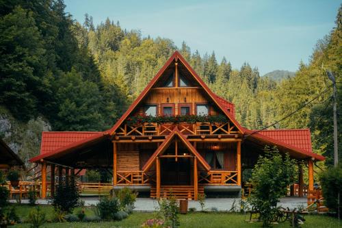 Casa Cheile Dâmbovicioarei Cabana 1 — 4-Star Luxury Hotel in Dambovicioara, Romania