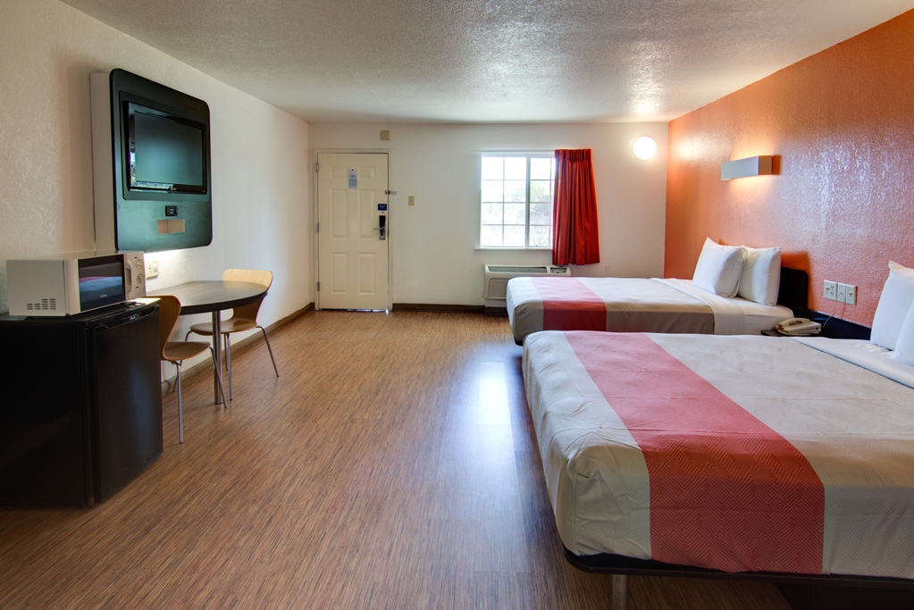 Motel 6 Mount Pleasant TX - photo 12