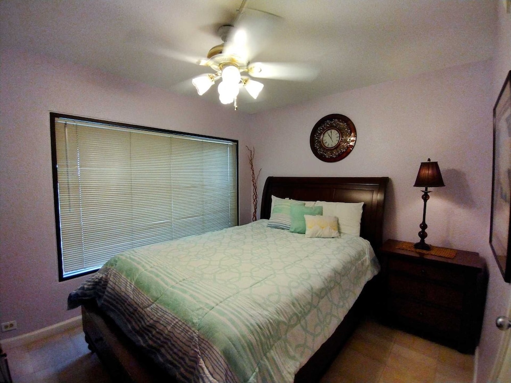 Landfall Towers 71 Minium 2 Bedroom Condo by RedAwning - photo 5