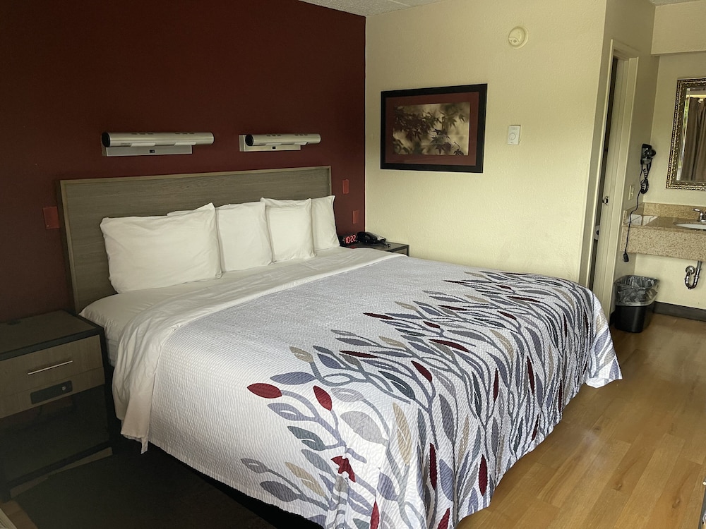Red Roof Inn Richmond South - photo 19