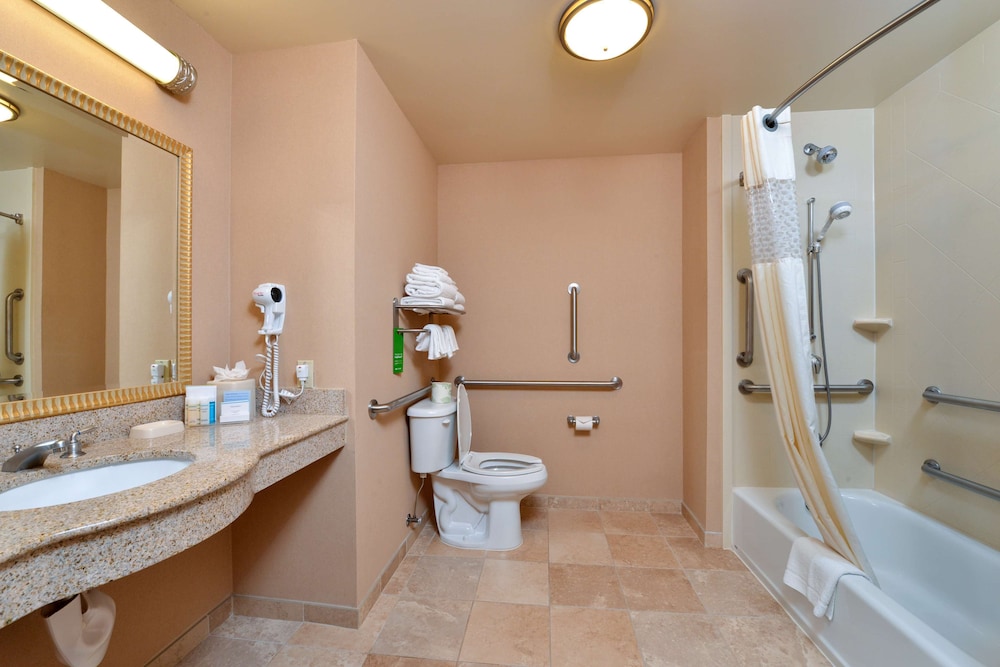 Hampton Inn & Suites Tacoma - photo 22
