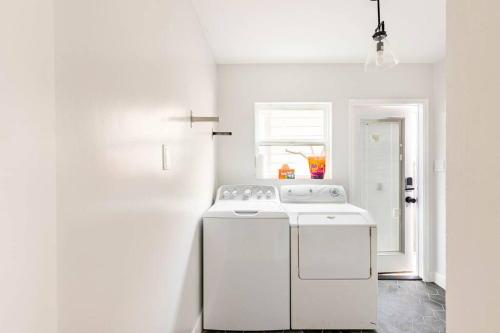 Beach Home W AC 5 BR Free Parking EV Charge — 4-Star Luxury Hotel in San Diego, United States
