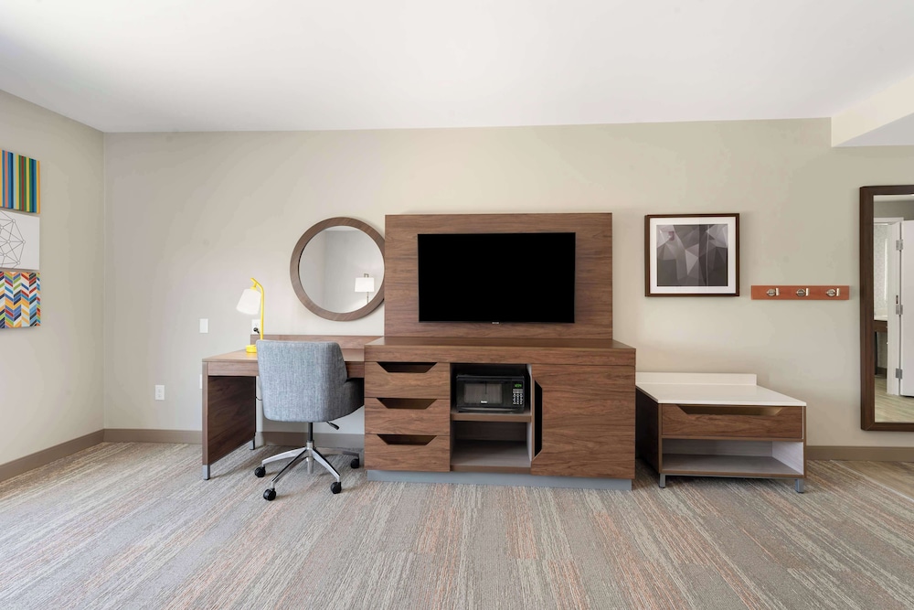 Hampton Inn Milford - photo 19