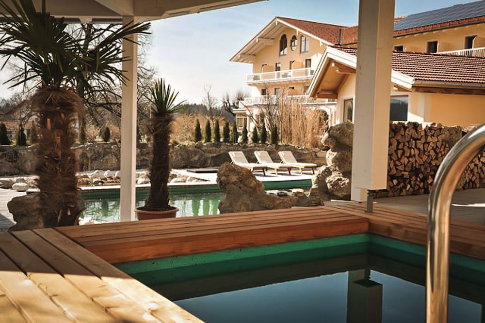 Wellness Natur Resort Gut Edermann — hotel in Teisendorf