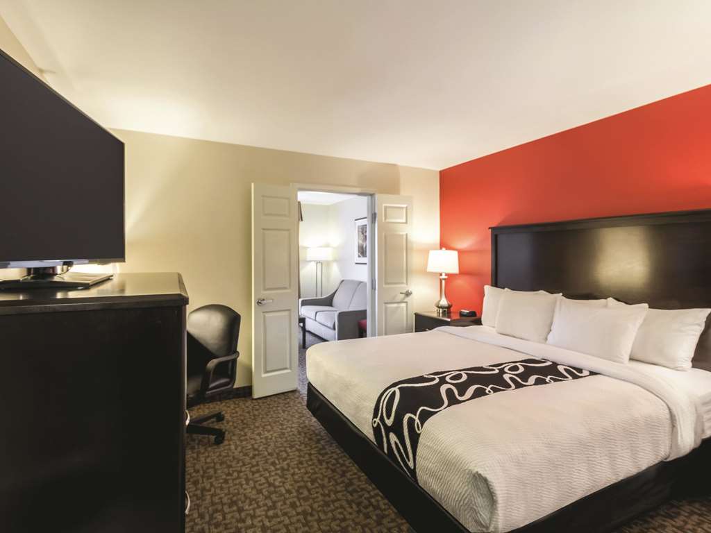 La Quinta Inn & Suites by Wyndham Fargo Medical Center - photo 27
