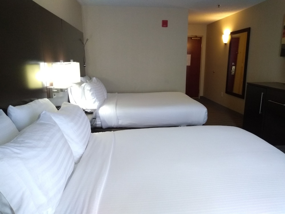 Holiday Inn Express Hotel & Suites Waterford by IHG - photo 47
