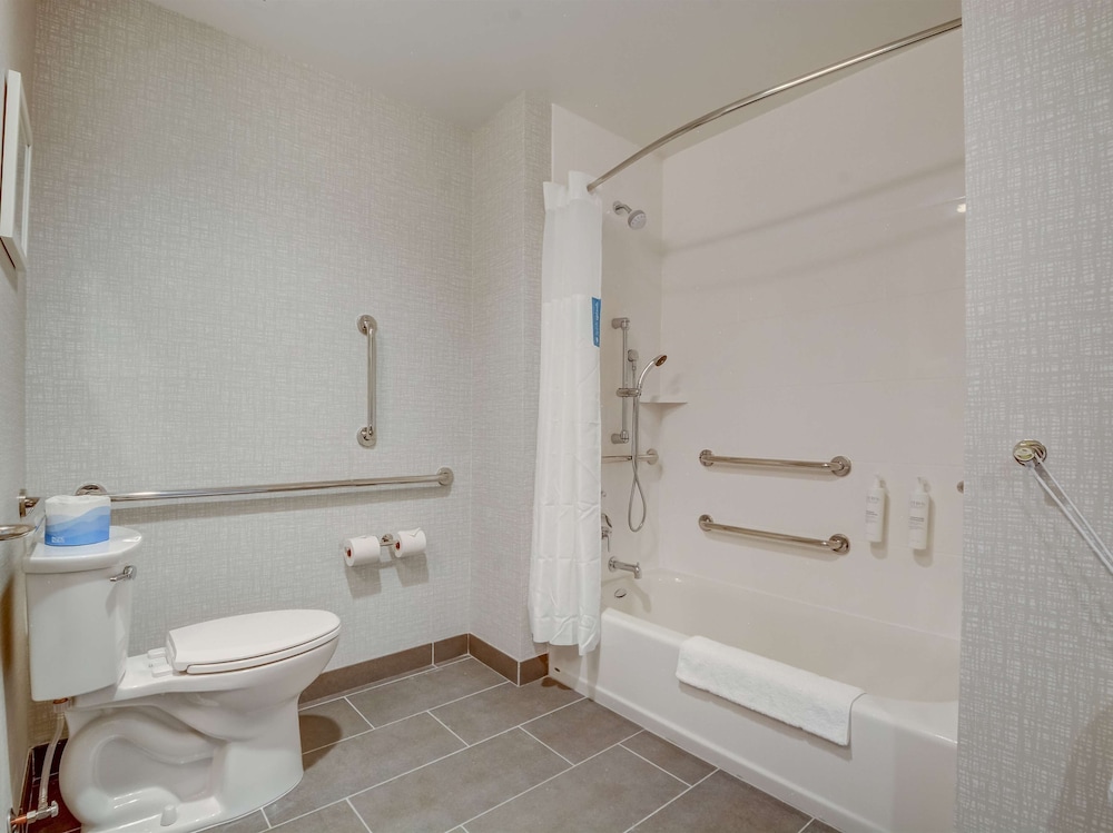 Hampton Inn and Suites Williamstown Ark Encounter - photo 25