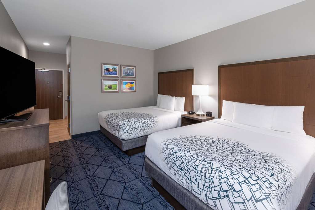 La Quinta Inn & Suites by Wyndham Round Rock near Kalahari - photo 24