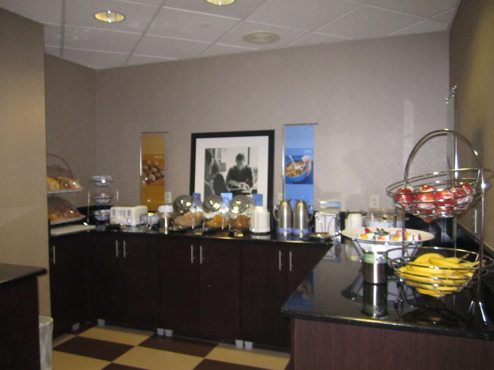 Hampton Inn Fort Myers Airport & I 75 - photo 42