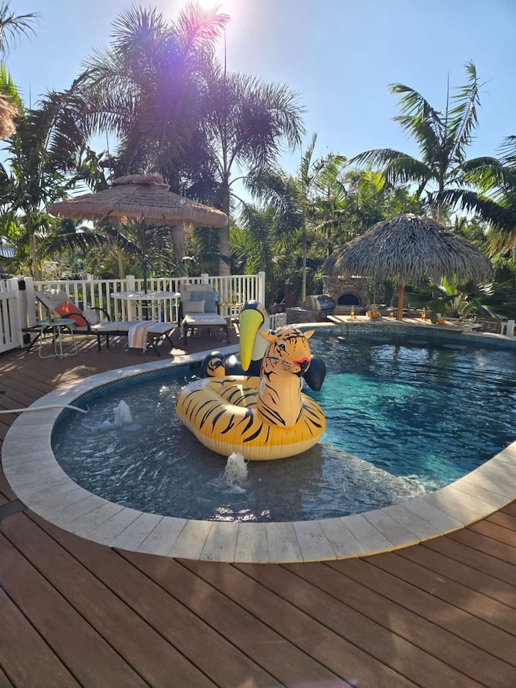 NEW Jungle Paradise Treehouse Suite With Resort Amenities Elevator Access Outdoor Kitchen Lagoon Lazy River Pool RV Hook up - photo 16