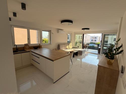 Rezidencija Arminan S2 — 4-Star Luxury Hotel in Novigrad, Croatia
