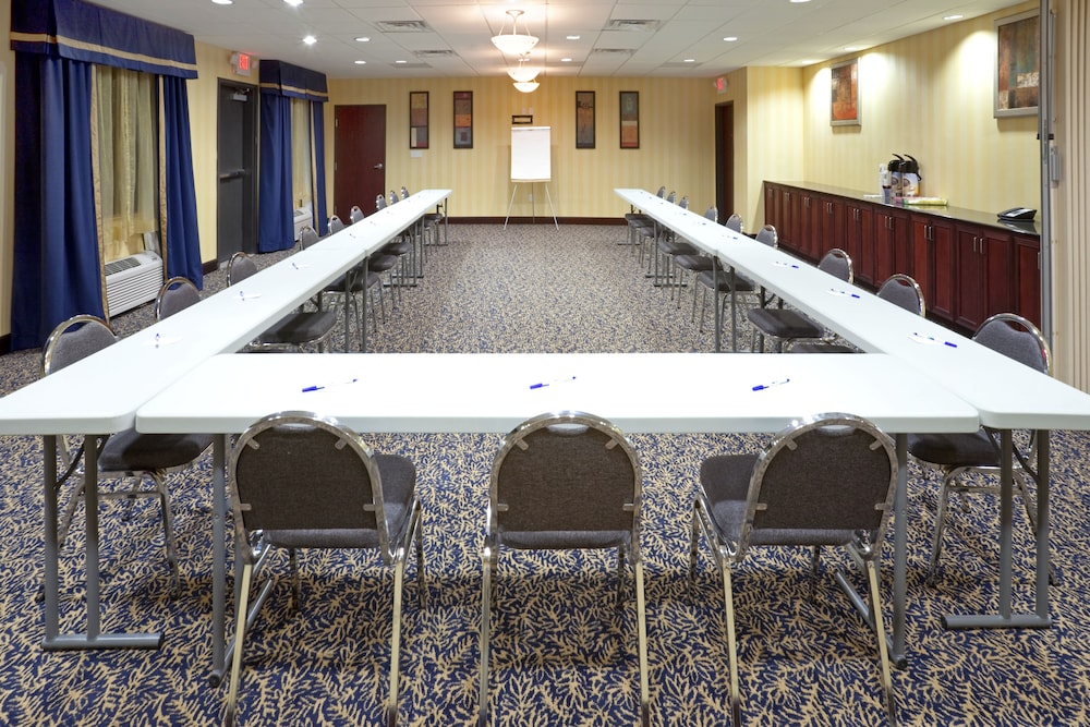 Holiday Inn Express & Suites Lubbock West by IHG - photo 31