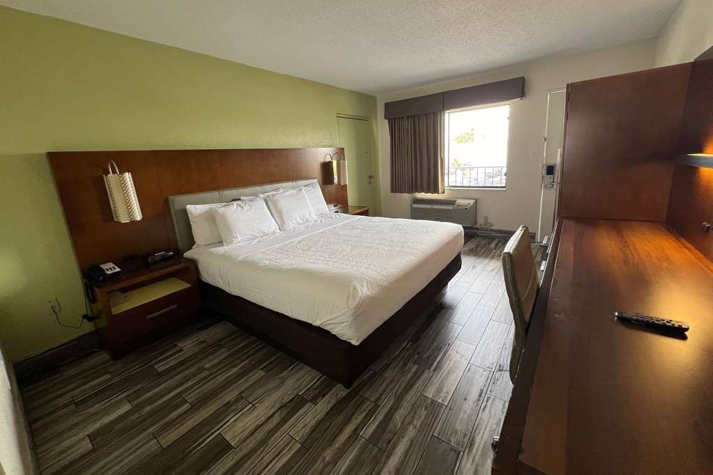 Baymont by Wyndham Orlando Downtown - photo 13
