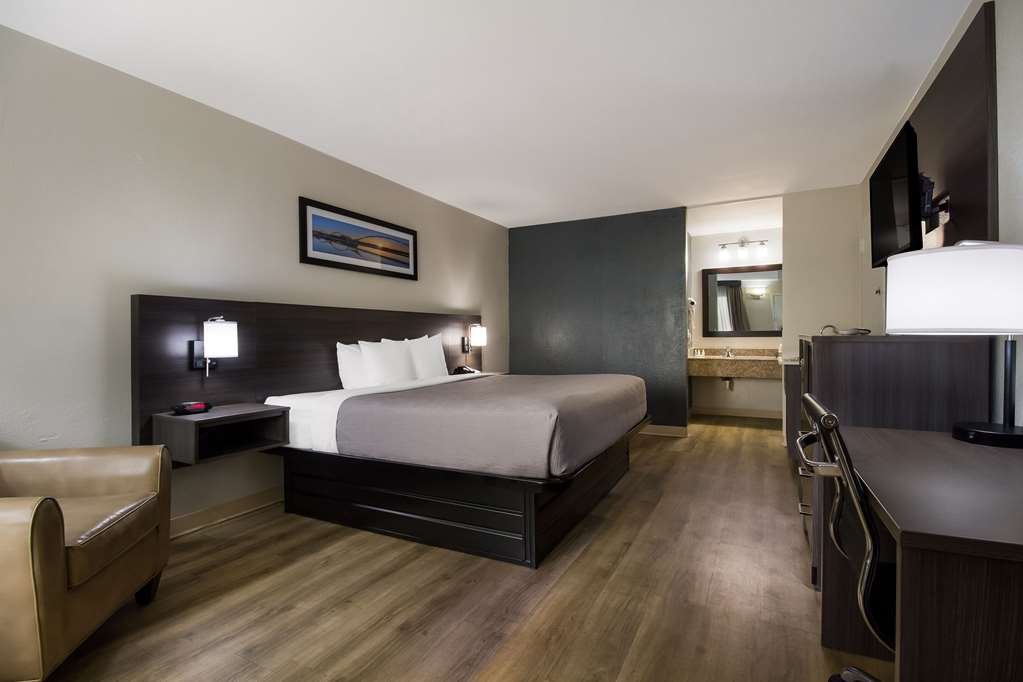 Quality Inn Coliseum - photo 18