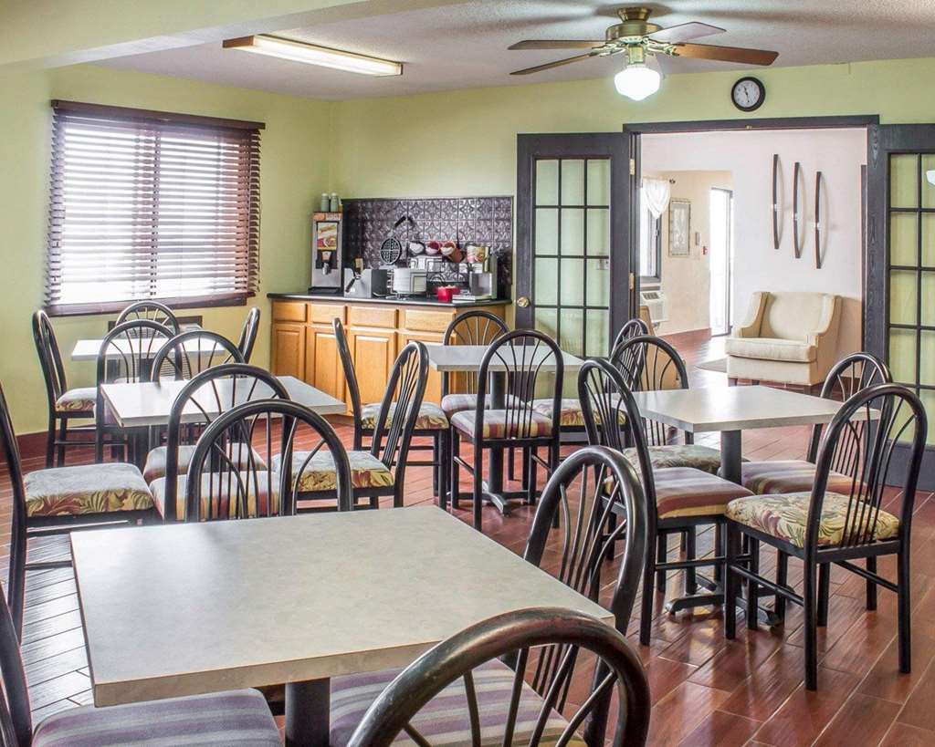 Econo Lodge Ames Area - photo 29