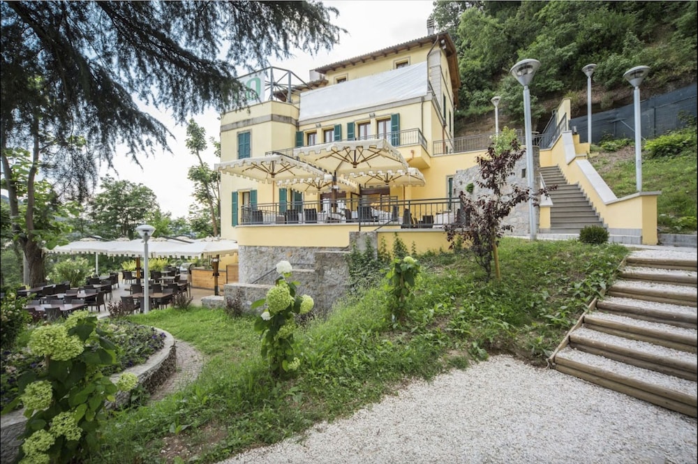 Villa del Sasso — 4-Star Luxury Hotel in Sasso Marconi, Italy