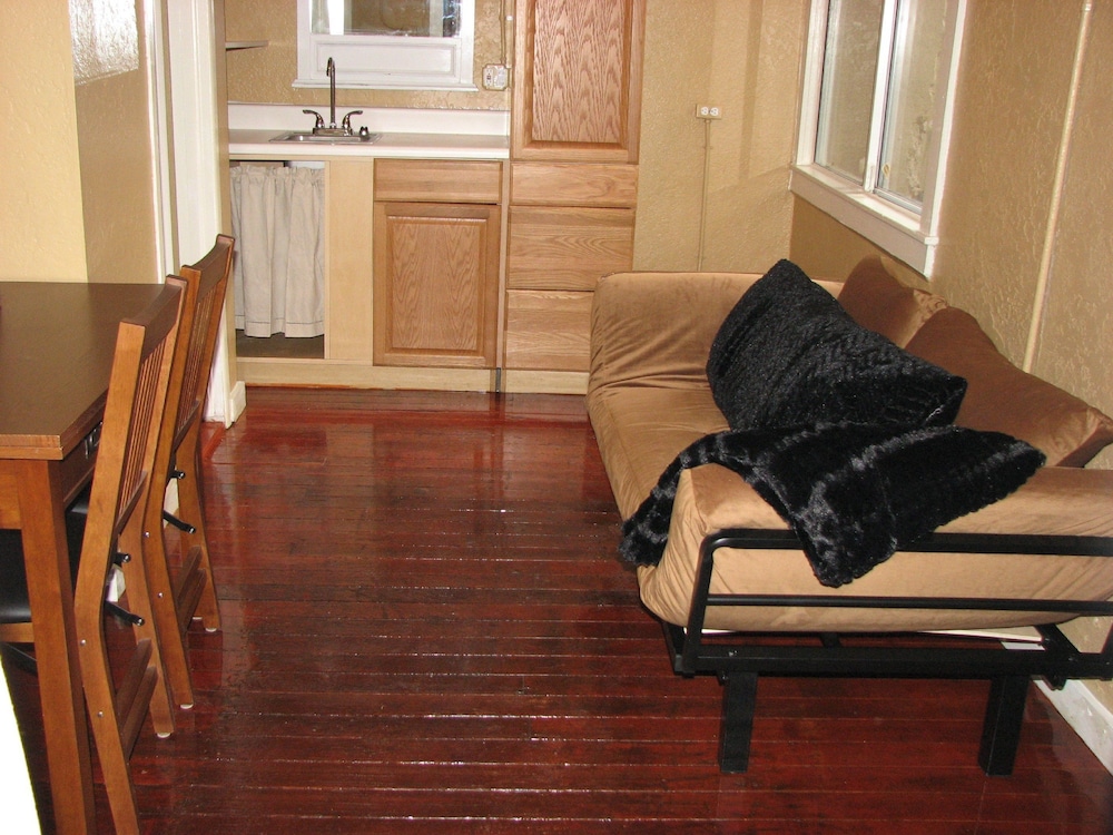 Cottonwood Hotel - photo 23