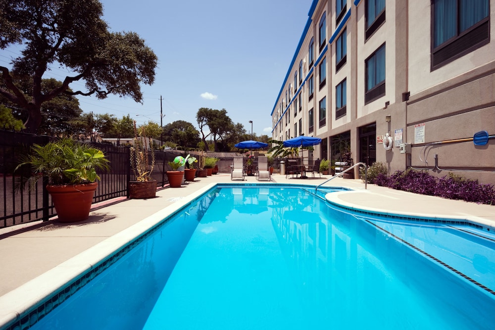 Holiday Inn Express & Suites Austin North Central by IHG - photo 21