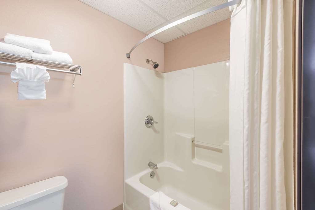 Super 8 by Wyndham Winfield Quail Ridge Area - photo 6