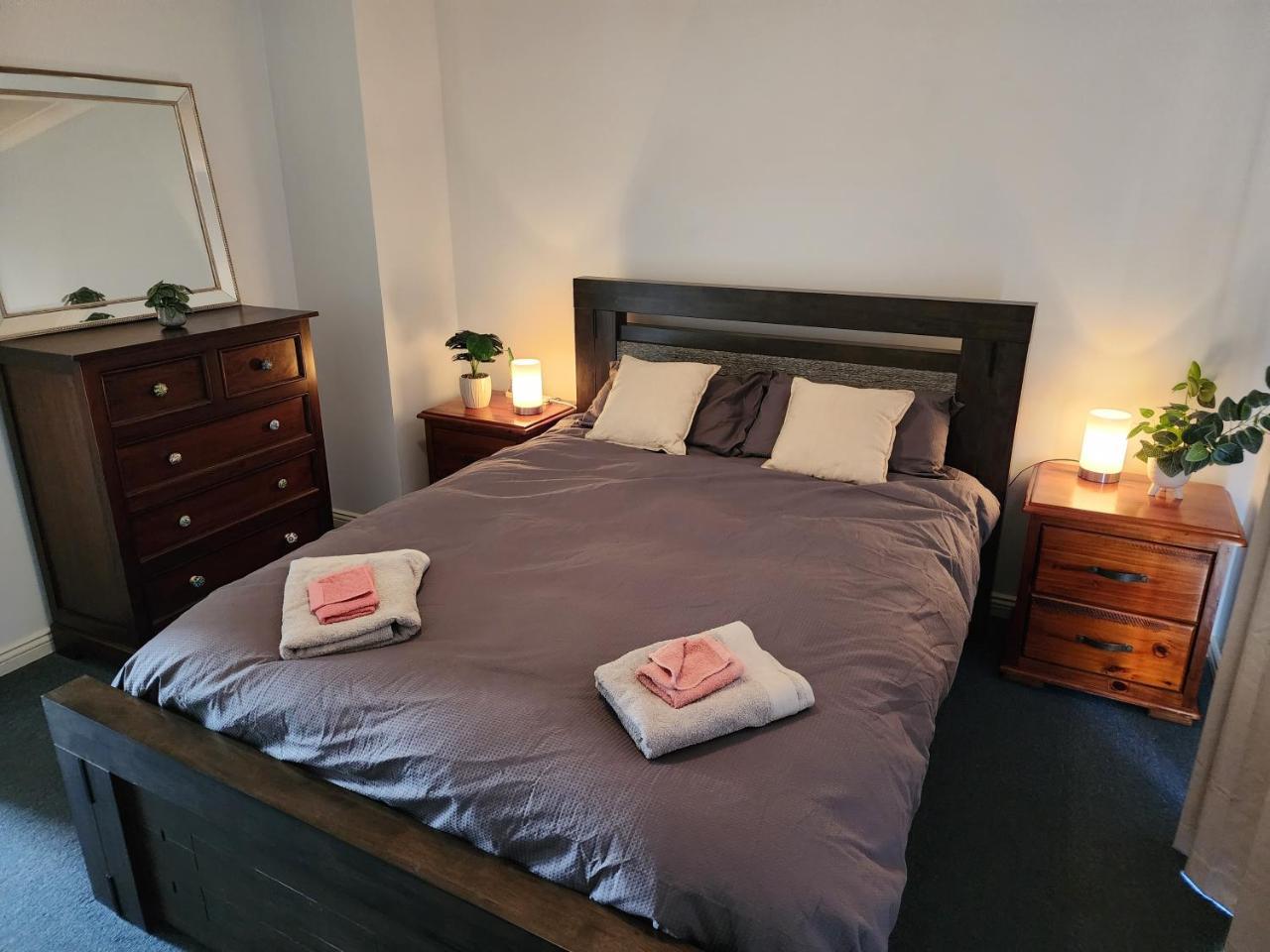 Cosy 2 bedroom Unit in a secure gated complex — 4-Star Luxury Hotel in Kalgoorlie, Australia