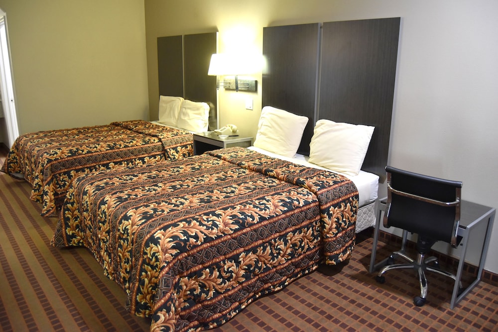 Camelot Inn & Suites Highway 290 NW Freeway - photo 17