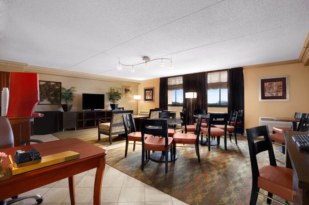 Crowne Plaza Columbus North Worthington by IHG - photo 26