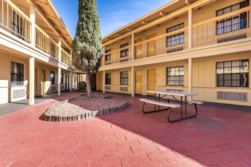 Travelodge by Wyndham El Paso Airport - photo 2