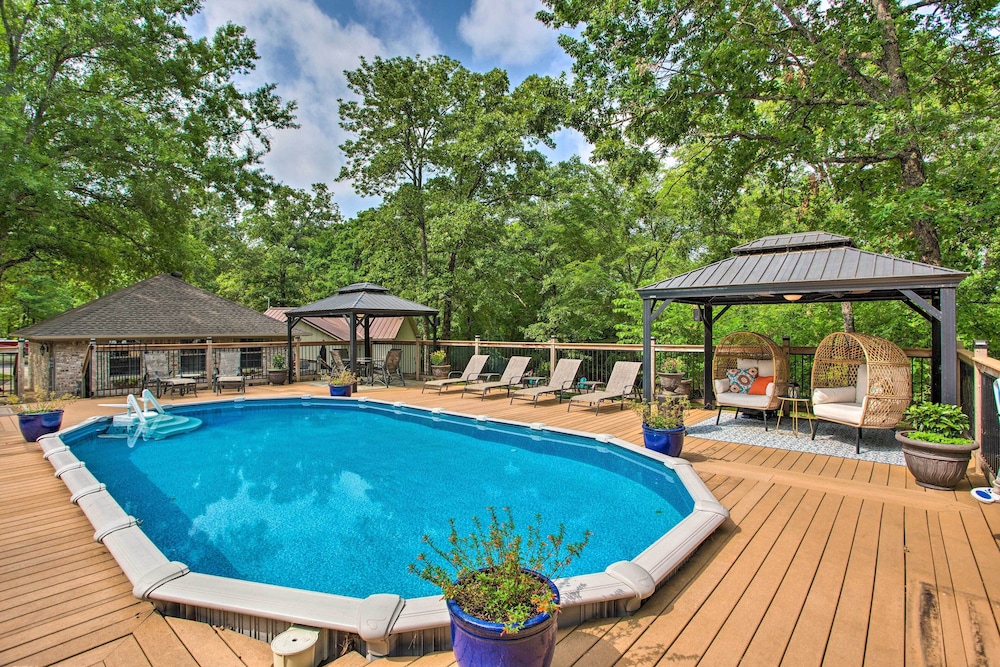 Happy Trails Hideout with New Bunk House and Hot Tub — 4-Star Luxury Hotel in Emory, United States