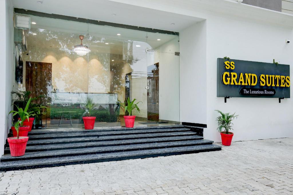 Hotel O Ss Grand Suites
