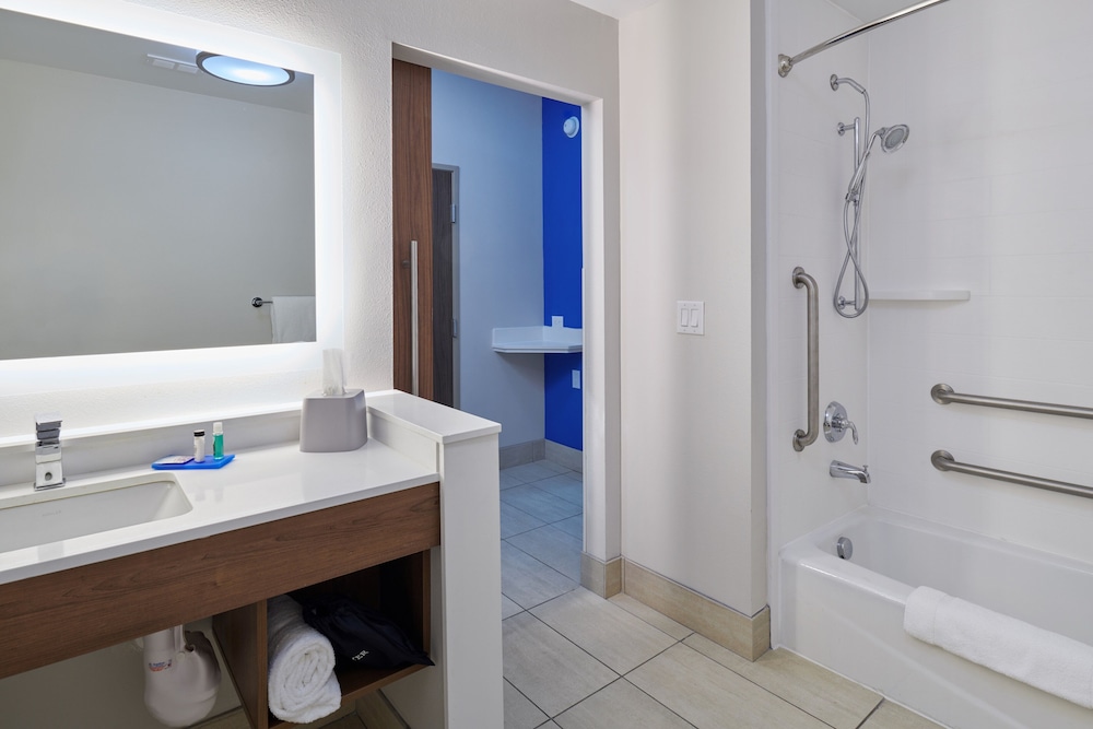 Holiday Inn Express & Suites El Paso East Loop 375 by IHG - photo 12