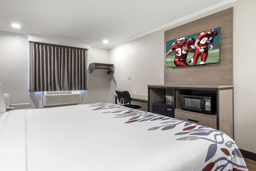 Red Roof Inn Suffolk - photo 28