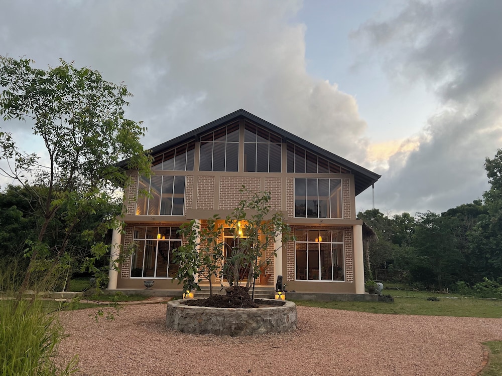 The Sanctuary - carbon neutral hotel in Puttalam
