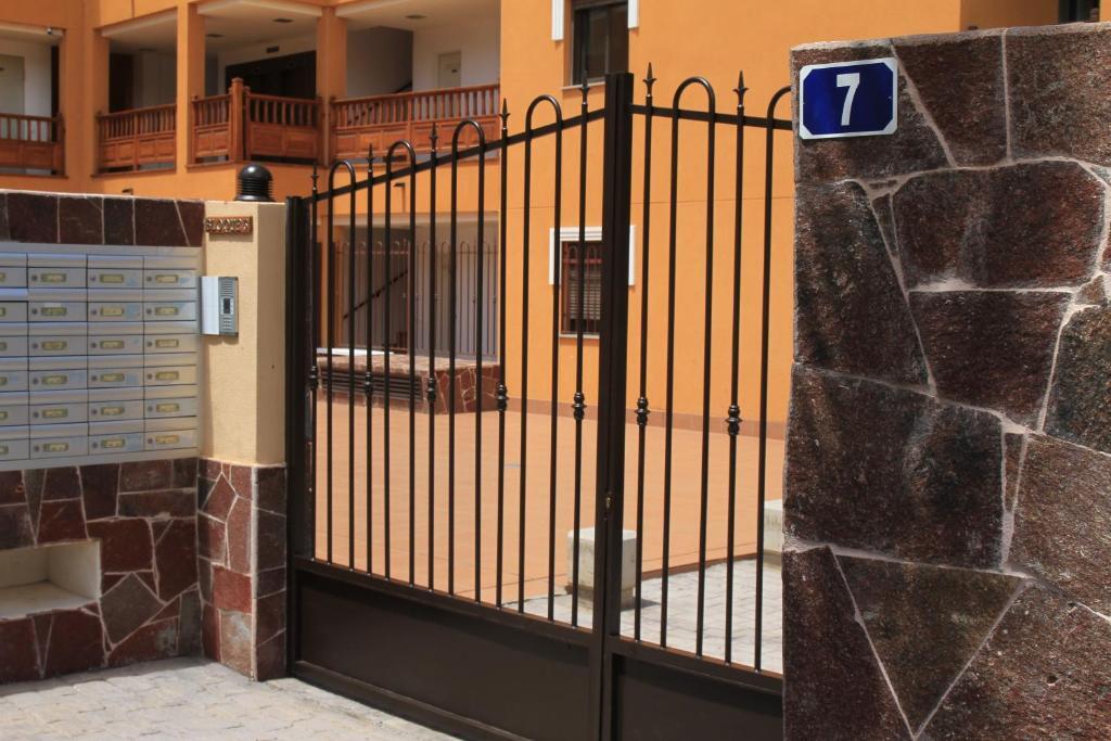 Spacious apartment with large private garden in Palm Mar — 4-Star Luxury Hotel in Arona, Spain