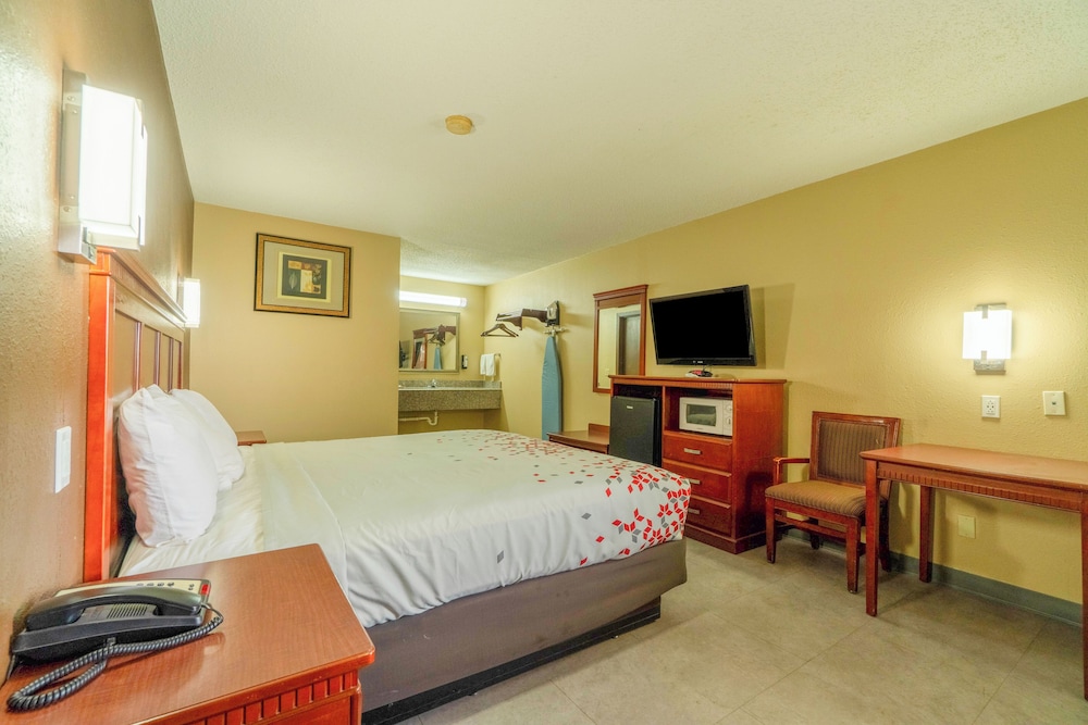 Crown Inn By Oyo Denver Tx - photo 12