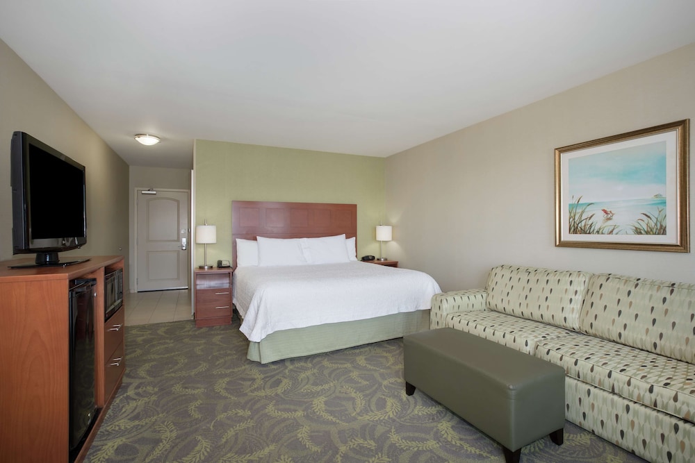 Hampton Inn and Suites Astoria - photo 39