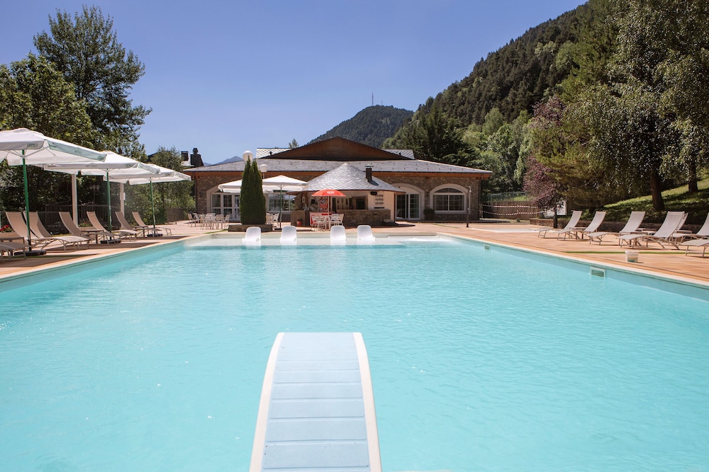 Hotel St. Gothard — 4-Star Luxury Hotel in Arinsal, Andorra