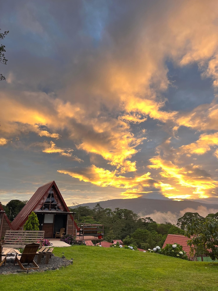 Chalets Vistas del Poas — 4-Star Luxury Hotel in Heredia, Costa Rica