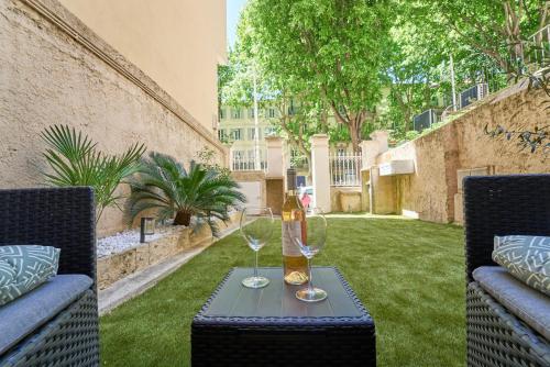 L’azur du Mourillon Plages & Exterieur Au Mitre in Toulon, France