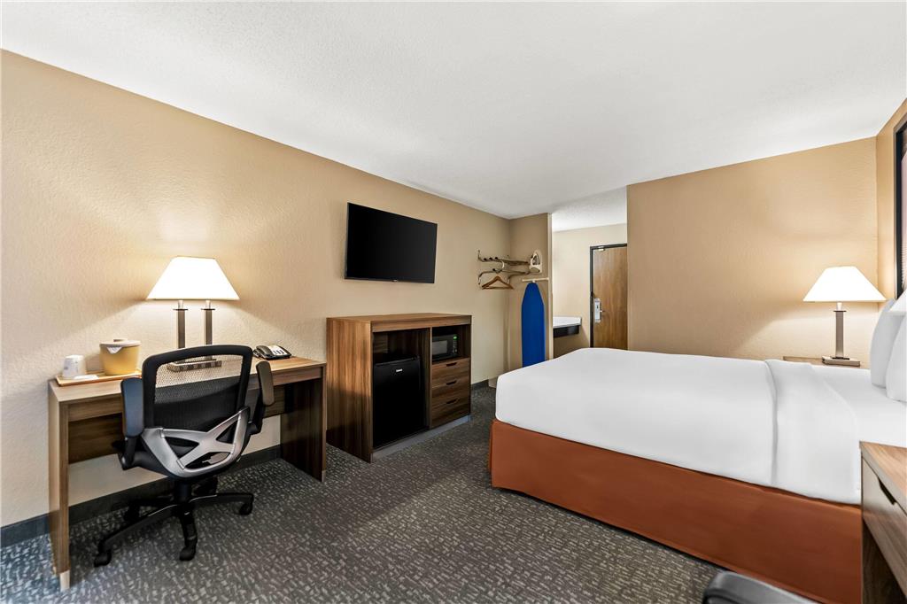 Super 8 by Wyndham Elgin - photo 26