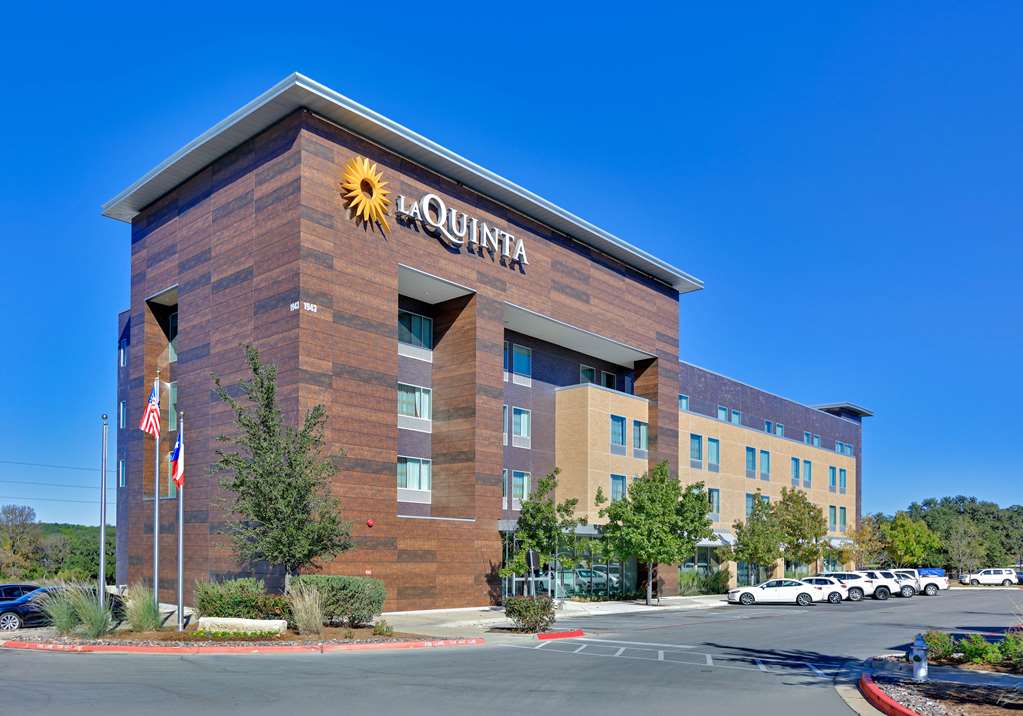 La Quinta Inn & Suites by Wyndham Lakeway - featured photo