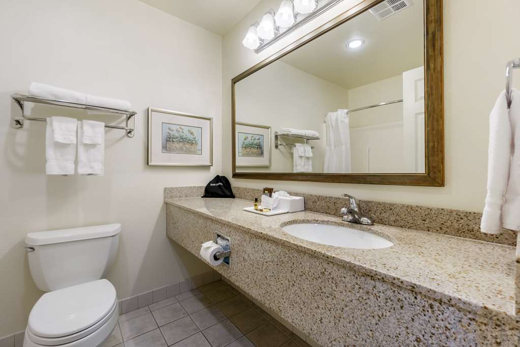 Best Western Plus Edmonds Harbor Inn - photo 41
