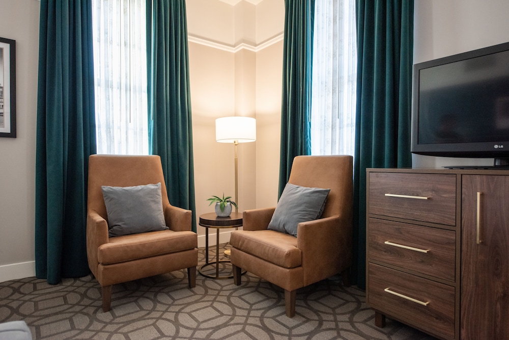 Magnolia Hotel Omaha - photo 43