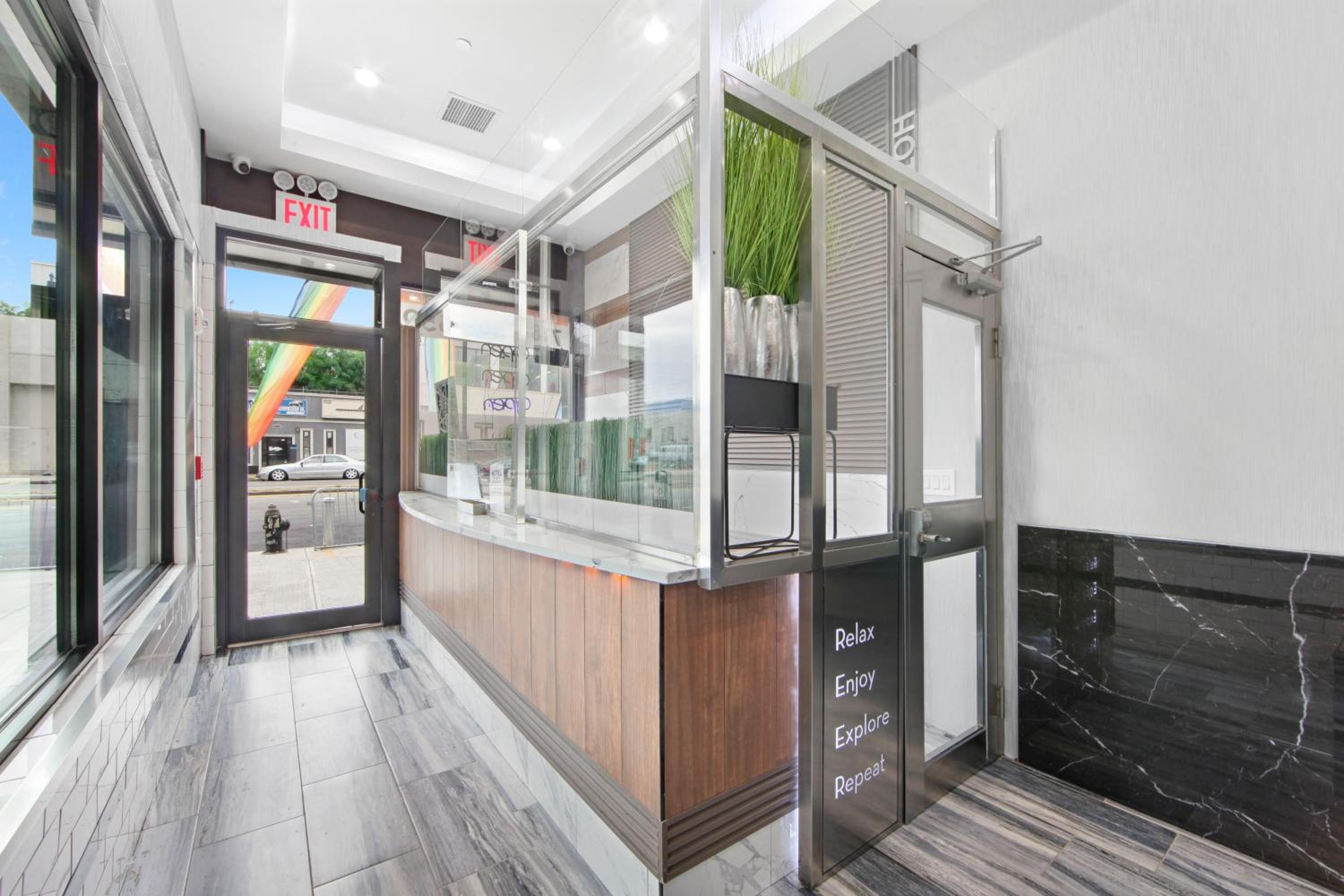 Hotel 365 Bronx - photo 22